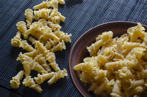 Campanelle pronunciation - Meaning of campanelle in the Italian dictionary with examples of use. Synonyms for campanelle and translation of campanelle to 25 languages. 